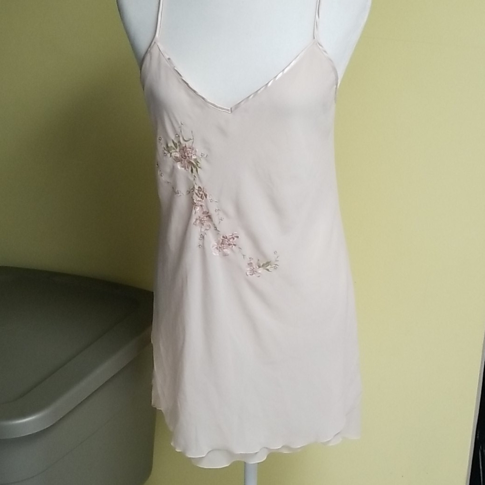 California Dynasty Nightie - Picture 2 of 10